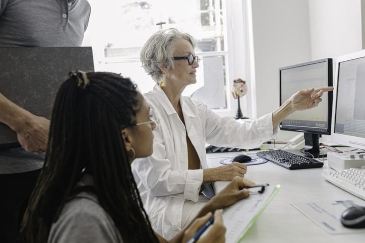 Photo shows doctors discussing test results/Getty Images
