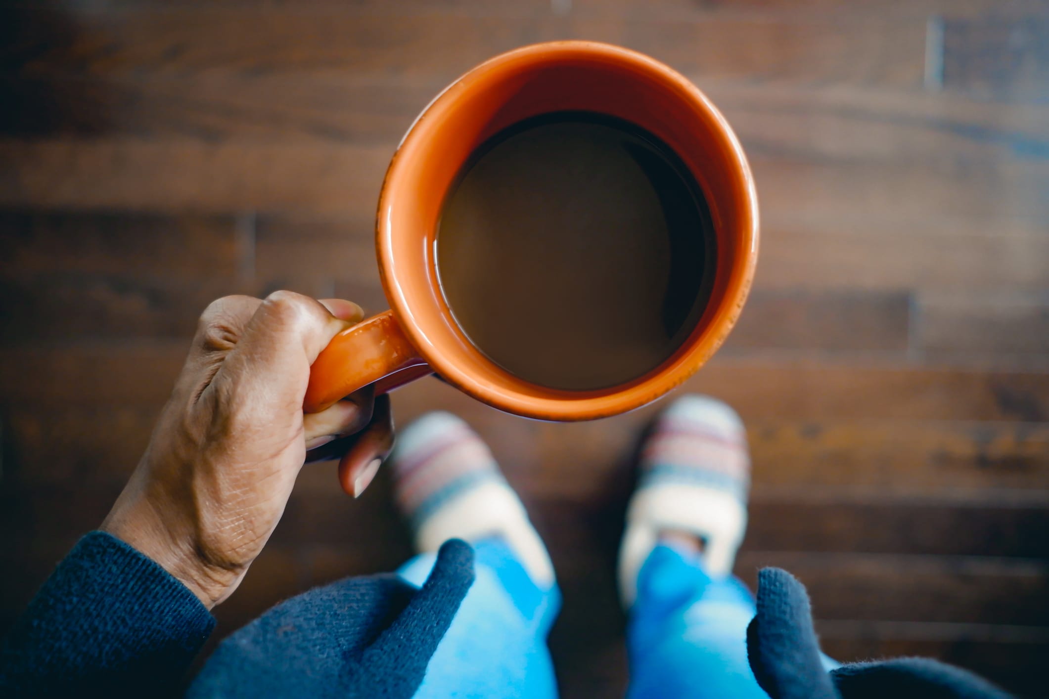 Hand holding a cup of coffee